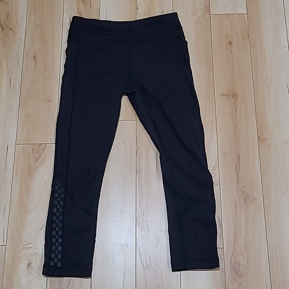 Black Lululemon size 4 capris